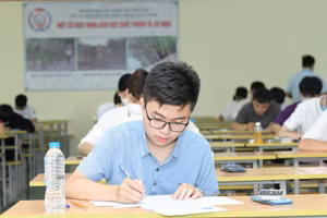 Thí sinh tham dự Kỳ thi Đánh giá tư duy của Trường ĐH Bách khoa Hà Nội.