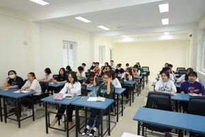 Sinh viên ĐH Kinh tế Kỹ thuật Công nghiệp nô nức vào năm học mới