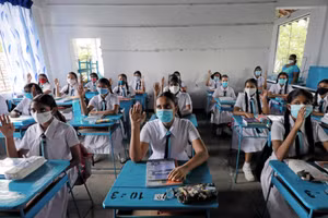 Một tiết học của học sinh Sri Lanka sau dịch Covid-19.