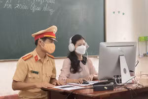 Triển khai dạy ATGT cho học sinh tại các trường học qua trực tuyến. 