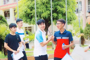 Thí sinh Hà Tĩnh phấn khởi kết thúc môn thi cuối cùng của kỳ thi tuyển sinh lớp 10.