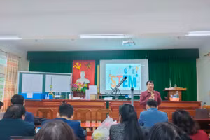 TS Trần Thái Toàn tập huấn Giáo dục STEM cho GV Sở GD&ĐT Hà Tĩnh (Ảnh tư liệu do NVCC)