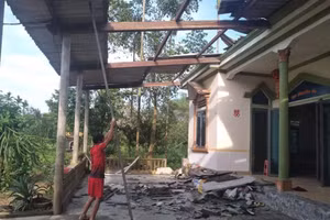 Hà Tĩnh: Lốc xoáy làm hư hỏng nhiều ngôi nhà và hoa màu