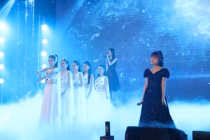 Học sinh tự tin trên sâu khấu biểu diễn tại D-Show. 