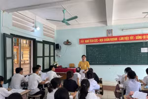 Cô trò Trường THPT Quan Sơn (Thanh Hóa) trong giờ học.