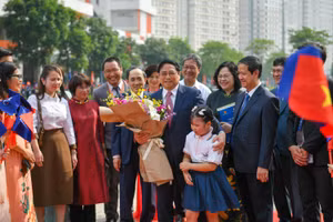 Thủ tướng Phạm Minh Chính, Bộ trưởng Bộ GD&ĐT Nguyễn Kim Sơn, Thứ trưởng Bộ GD&ĐT Ngô Thị Minh và các đại biểu đến dự Lễ phát động Phong trào “Cả nước thi đua xây dựng xã hội học tập, đẩy mạnh học tập suốt đời giai đoạn 2023 - 2030”.