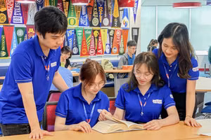 Sinh viên trường Broward Vietnam.