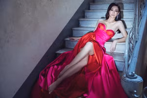 Hoa hậu Lương Thùy Linh đẹp hút mắt khán giả.