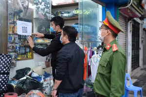 Trong ngày hôm nay lực lượng chức năng phường Điện Biên đã ra quân kiểm tra tại nhiều cửa hàng, hàng quán trên địa bàn về thực hiện công tác phòng chống dịch.