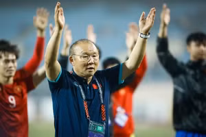 Báo Trung Quốc muốn đội nhà nhanh chóng chiêu mộ HLV Park Hang-seo
