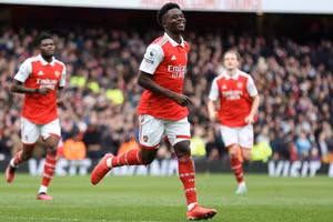 Arsenal chi lương cực 'khủng' giữ chân Saka 