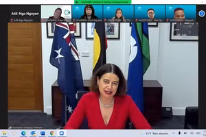 Chúc mừng các học viên của Đại sứ Australia Robyn Mudie