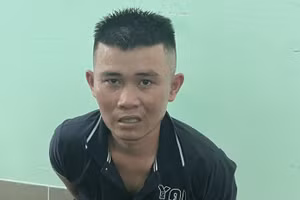 Hùng đã chống trả quyết liệt khi bị công an truy đuổi.