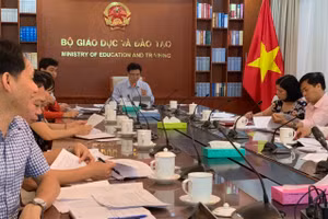  Quang cảnh cuộc họp.
