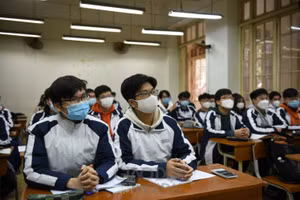 Ngày 8/2, hơn 600.000 học sinh khối 7 - 12 ở Hà Nội đã được đến trường. Ảnh: Thế Đại