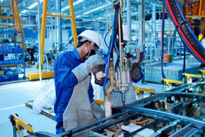 Các gói hỗ trợ được đánh giá là nhân văn nhưng triển khai tới lao động và doanh nghiệp còn chậm. Ảnh minh họa