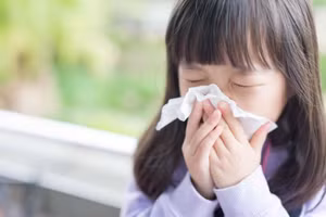 Cha mẹ có thể phòng bệnh cúm mùa ở trẻ bằng vắc-xin. Ảnh minh họa.