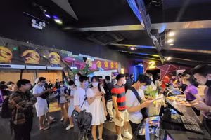 Phim “Em và Trịnh” có doanh thu 3 ngày cuối tuần đầu tiên công chiếu là 11,8 tỉ đồng.