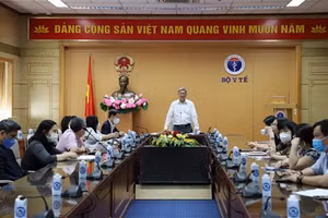 Thứ trưởng Nguyễn Trường Sơn tại hội nghị trực tuyến tập huấn về tiêm vắc xin Covid-19 cho trẻ từ 5 đến dưới 12 tuổi.