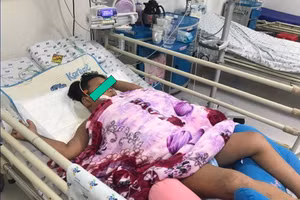 Trẻ sốt xuất huyết nặng điều trị tại Bệnh viện Nhi đồng Thành phố. Ảnh: BVCC