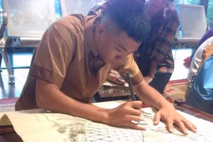 Lê Hoàn là thế hệ thứ 4, tiếp nối cha ông với dòng tranh nổi tiếng Thăng Long xưa.
