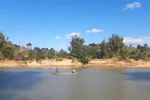 Dòng sông Đăk Bla là nơi gắn bó với cuộc sống hàng ngày của người dân ở làng du lịch Kon Kơ Tu.