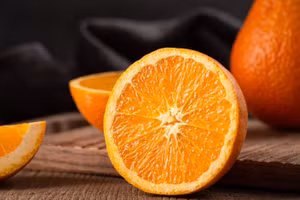 Vỏ cam có chứa hesperidin, một loại flavonoid giúp duy trì huyết áp và cholesterol. (Ảnh: ITN)