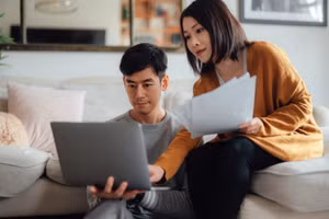 Nền tảng của những cặp vợ chồng giàu có phát triển bền vững là mối quan hệ lành mạnh. (Ảnh: ITN).
