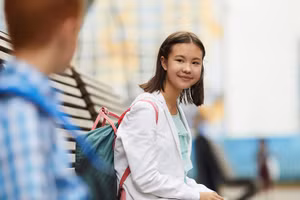 Trẻ em thường thích chơi với bạn bè cùng trang lứa bất kể giới tính. (Ảnh: ITN)