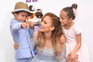 Với Jennifer Lopez, vai trò quan trọng nhất là làm mẹ. (Ảnh: ITN).