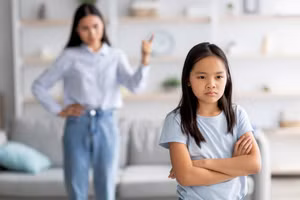 Cha mẹ phải có chiến lược hiệu quả để khiến con nghe lời. (Ảnh: ITN).