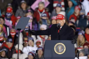 TT Trump vận động ở Michigan.