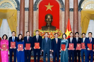 Chủ tịch nước Võ Văn Thưởng trao Quyết định bổ nhiệm 18 Đại sứ