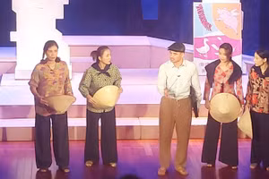 Vở kịch 'Bệnh sĩ' của Lưu Quang Vũ vạch trần thói háo danh, giả dối của người đời. Ảnh: Bình Thanh.