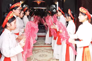 Múa hát Dậm Quyển Sơn tại đền Trúc, xã Thi Sơn (Kim Bảng - Hà Nam).