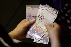 Đồng tiền Malaysia suy yếu so với đồng đô la.