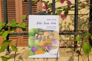Truyện ký 'Đài hoa tím' vừa được tái bản. Ảnh: Hoàng Anh