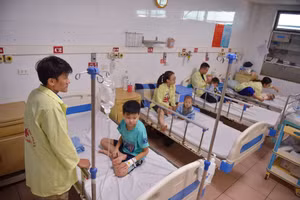 Nhiều trẻ nhiễm virus hợp bào hô hấp (RSV) điều trị tại Bệnh viện Thanh Nhàn.
