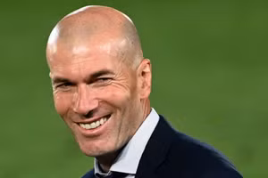 Zidane không thay thế HLV Ten Hag dẫn dắt MU như đồn đoán.