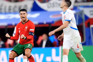 Ronaldo có trận đấu mờ nhạt ở Bồ Đào Nha.