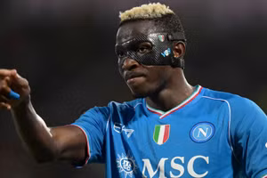 Victor Osimhen nằm trong kế hoạch mua sắm của Liverpool và PSG.