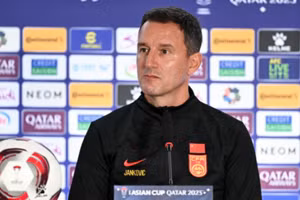 HLV Aleksandar Jankovic nguy cơ bị sa thải khi Trung Quốc gây thất vọng ở Asian Cup.