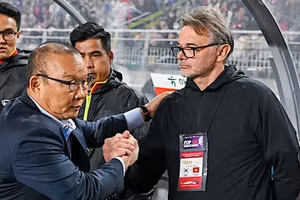 HLV Troussier gây thất vọng với thành tích yếu kém của đội tuyển Việt Nam.