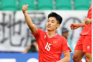 Đình Bắc được khuyên chuyển tới J-League chơi bóng.