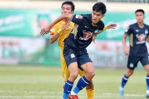 Hoàng Anh Gia Lai hòa Khánh Hòa FC ở vòng 11 V-League.