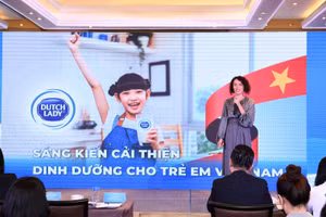 Bà Tạ Thúy Hà, Giám đốc Kinh doanh Cấp cao Tập đoàn FrieslandCampina Việt Nam chia sẻ về sáng kiến cải thiện dinh dưỡng cho trẻ em Việt Nam từ Cô Gái Hà Lan.