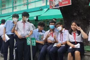 Học sinh TPHCM thi tuyển vào lớp 10 năm 2023.