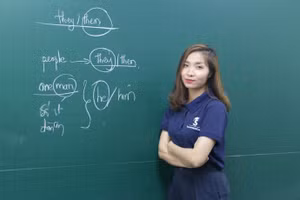 Cô giáo Hoàng Xuân nhận xét đề Tiếng Anh tại Kỳ thi tốt nghiệp THPT năm 2022. Ảnh: NVCC.