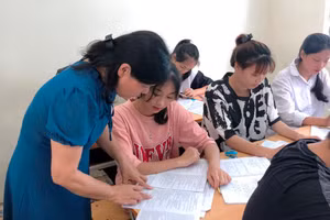 Cô trò Trường THPT Bình Liêu đang "chạy nước rút" cho kỳ thi tốt nghiệp THPT.