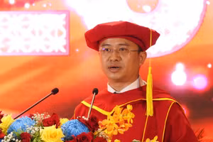Tiến sĩ Nguyễn Đức Tiệp, Hiệu trưởng Trường Đại học Hạ Long phát biểu tại buổi lễ. Ảnh: Minh Cương